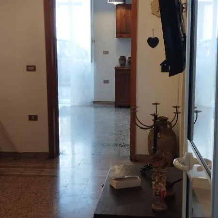 Casa Vacanza Lu Puzzuluengu Леверано